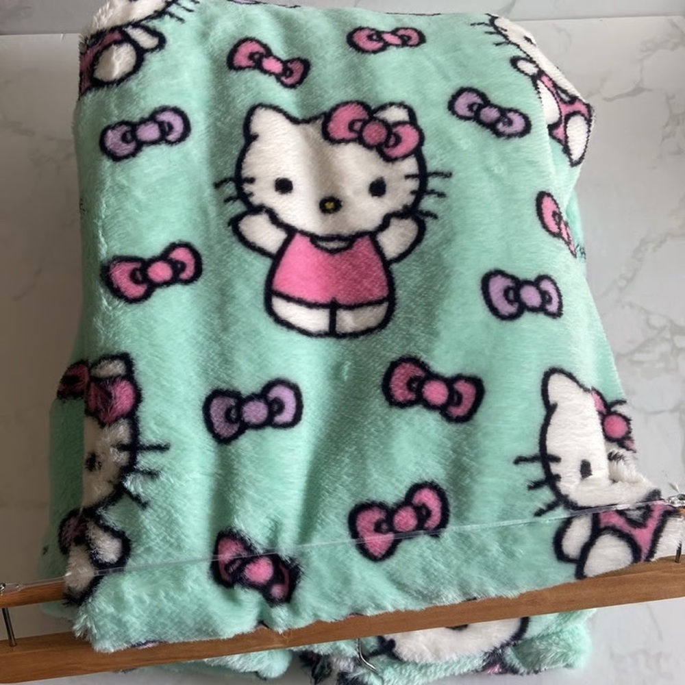 Hello Kitty Throw Blanket